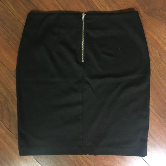 Patterned Mini Skirt - Picture 2 of 2